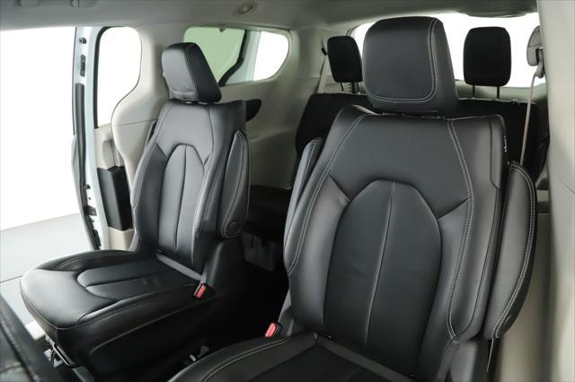 2022 chrysler pacifica hybrid touring l