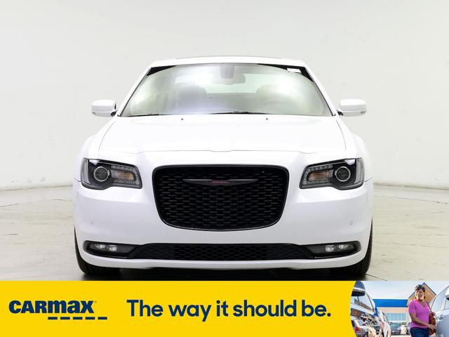 2022 chrysler 300 s