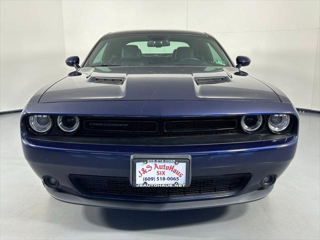 2016 dodge challenger sxt