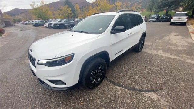 2023 jeep cherokee altitude lux