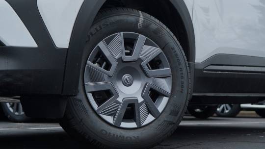 2025 Nissan Kicks