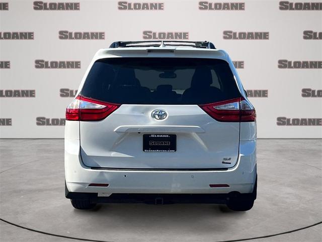 2019 toyota sienna xle