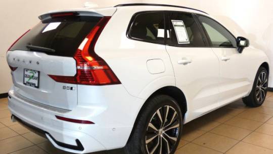 2023 volvo xc60 b5 plus dark theme