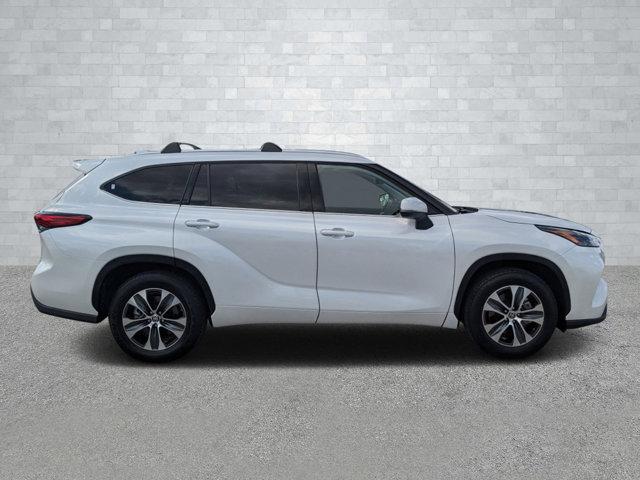 2022 toyota highlander xle