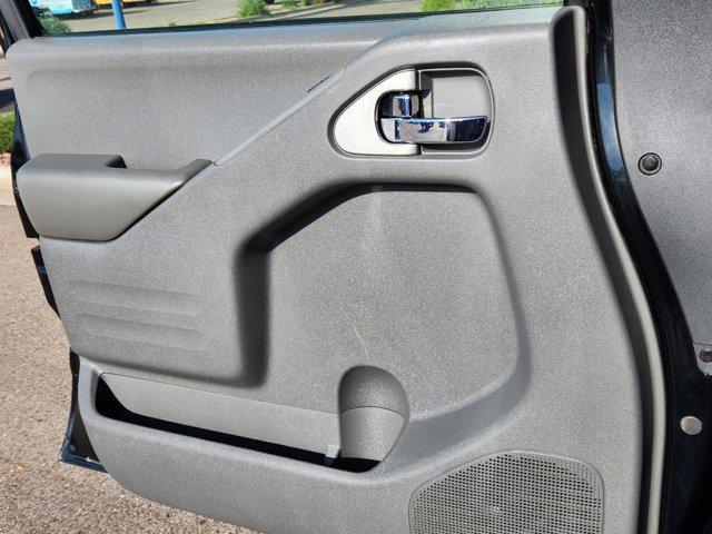 2017 nissan frontier sv