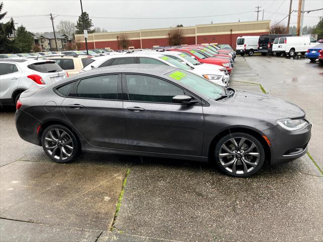2015 chrysler 200 s