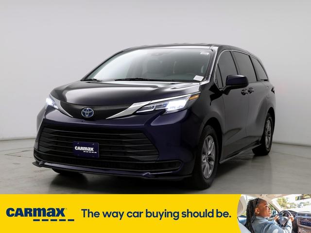 2022 toyota sienna le