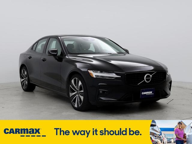 2022 volvo s60 b5 momentum