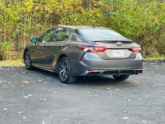 2022 toyota camry se