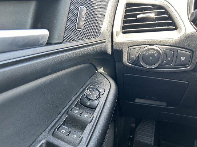 2022 ford edge se