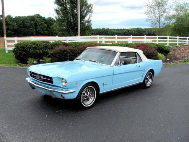 1964 1/2 ford mustang convertible nice !!!