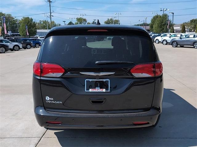 2021 chrysler voyager lx