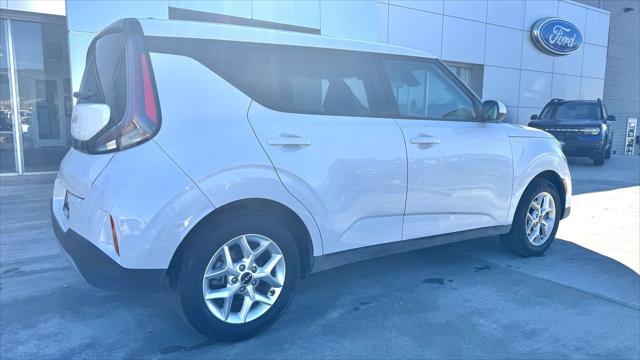2023 kia soul lx