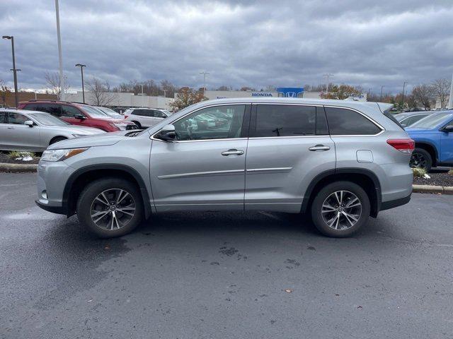 2017 toyota highlander le