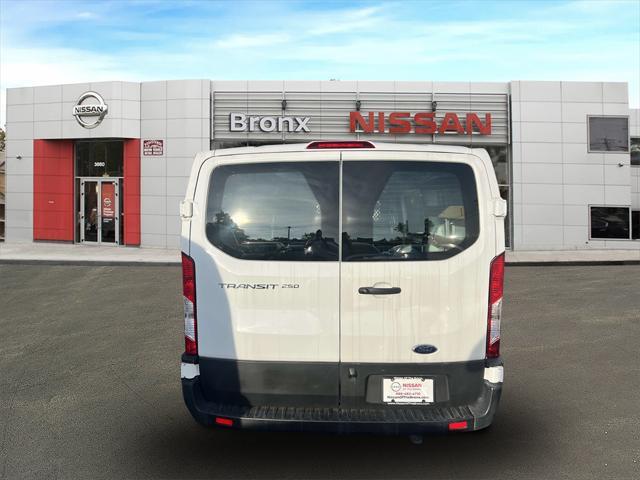 2022 ford transit-150 base