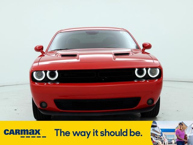 2020 dodge challenger sxt