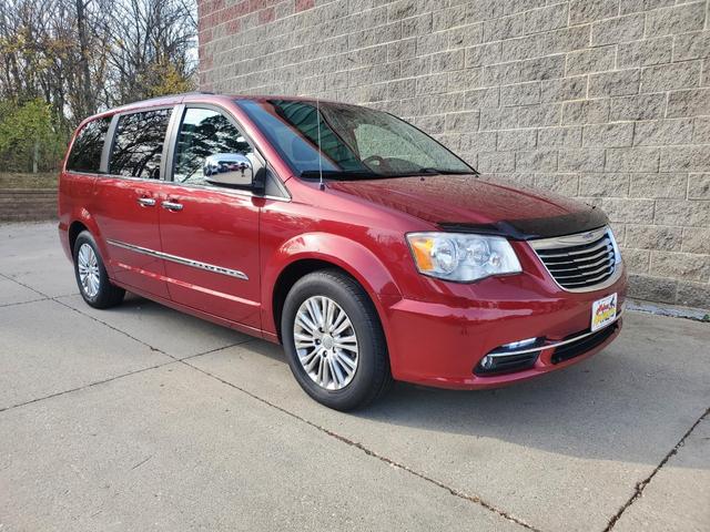 2014 chrysler town & country touring-l