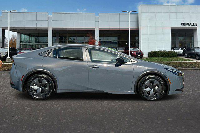 2024 toyota prius le