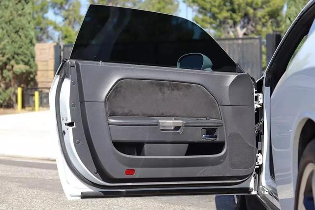 2012 dodge challenger srt8 392