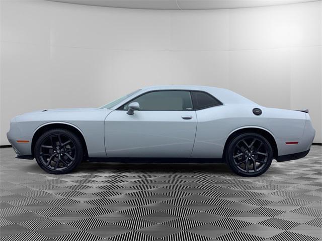 2021 dodge challenger sxt