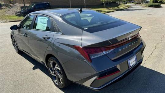 2025 Hyundai Elantra hybrid limited