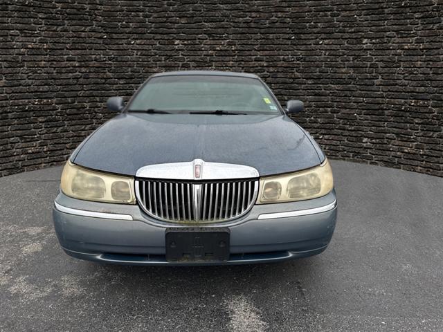 2000 lincoln town car signature