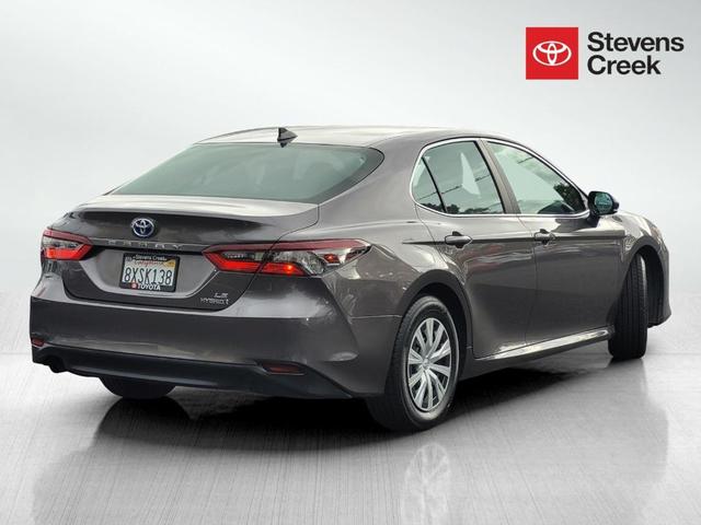 2022 toyota camry hybrid le