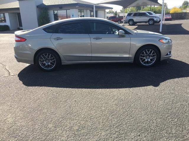 2016 ford fusion se