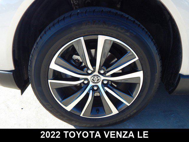 2022 toyota venza le