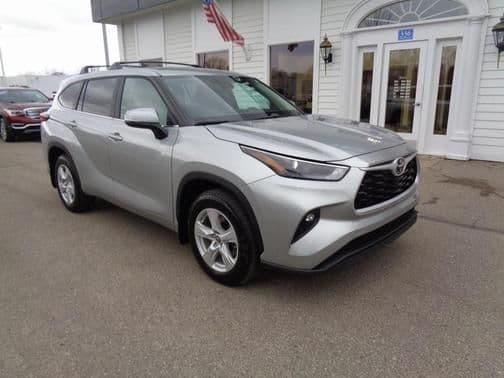 2023 toyota highlander le in frankenmuth, michigan