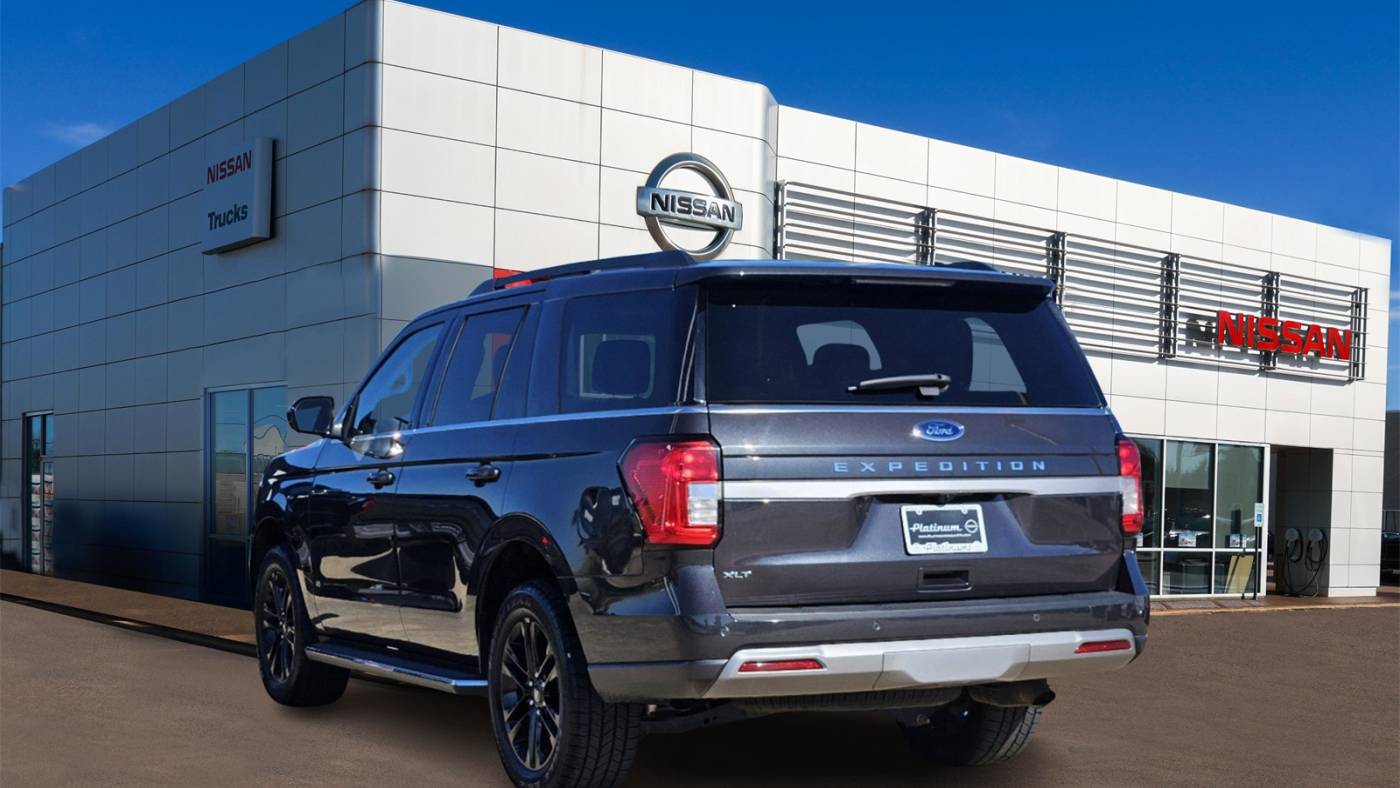 2022 ford expedition xlt