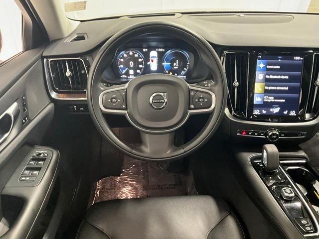 2022 volvo s60 recharge plug-in hybrid t8 r-design expression