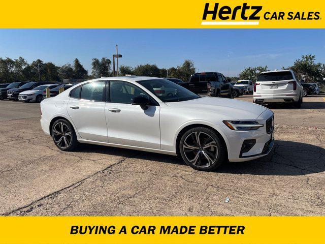 2024 volvo s60 b5 core dark theme