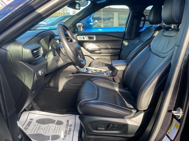 2022 ford explorer st