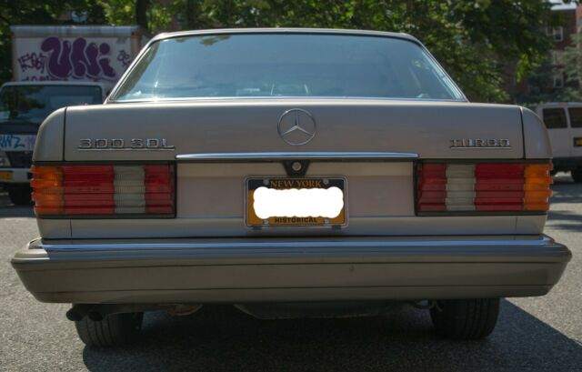 1986 mercedes-benz 300-series . 91301 miles,very clean collector car
