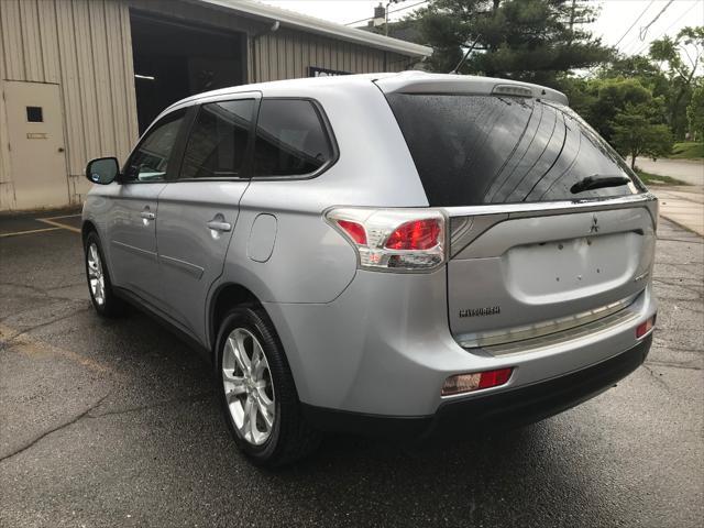2014 mitsubishi outlander se