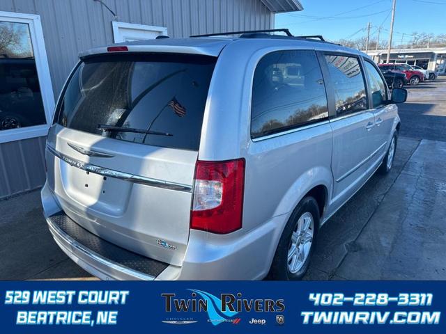 2011 chrysler town & country touring