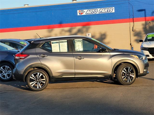 2020 nissan kicks sr