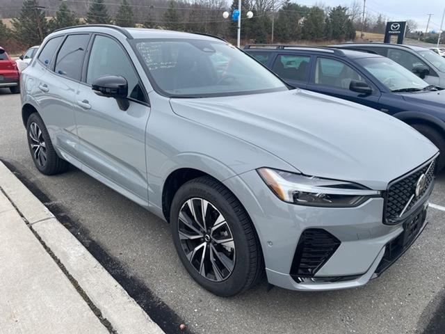 2024 volvo xc60 b5 plus dark theme