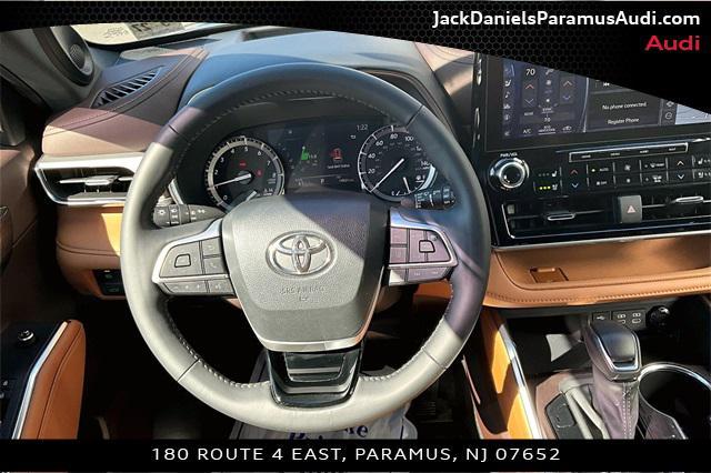 2022 toyota highlander platinum