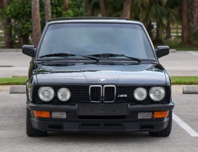 1988 e28 bmw m5 black/black canadian spec-rare