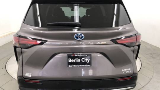 2022 toyota sienna limited 7-passenger