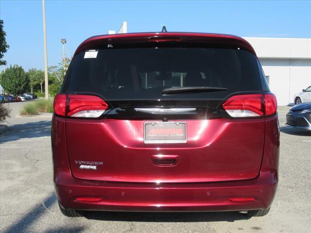 2022 chrysler voyager lx