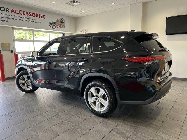 2022 toyota highlander le