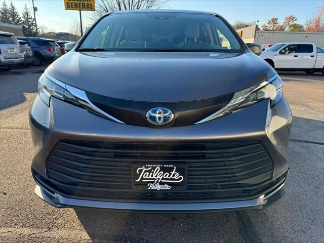 2022 toyota sienna le