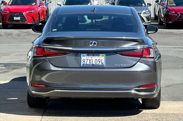 2022 lexus es 300h base