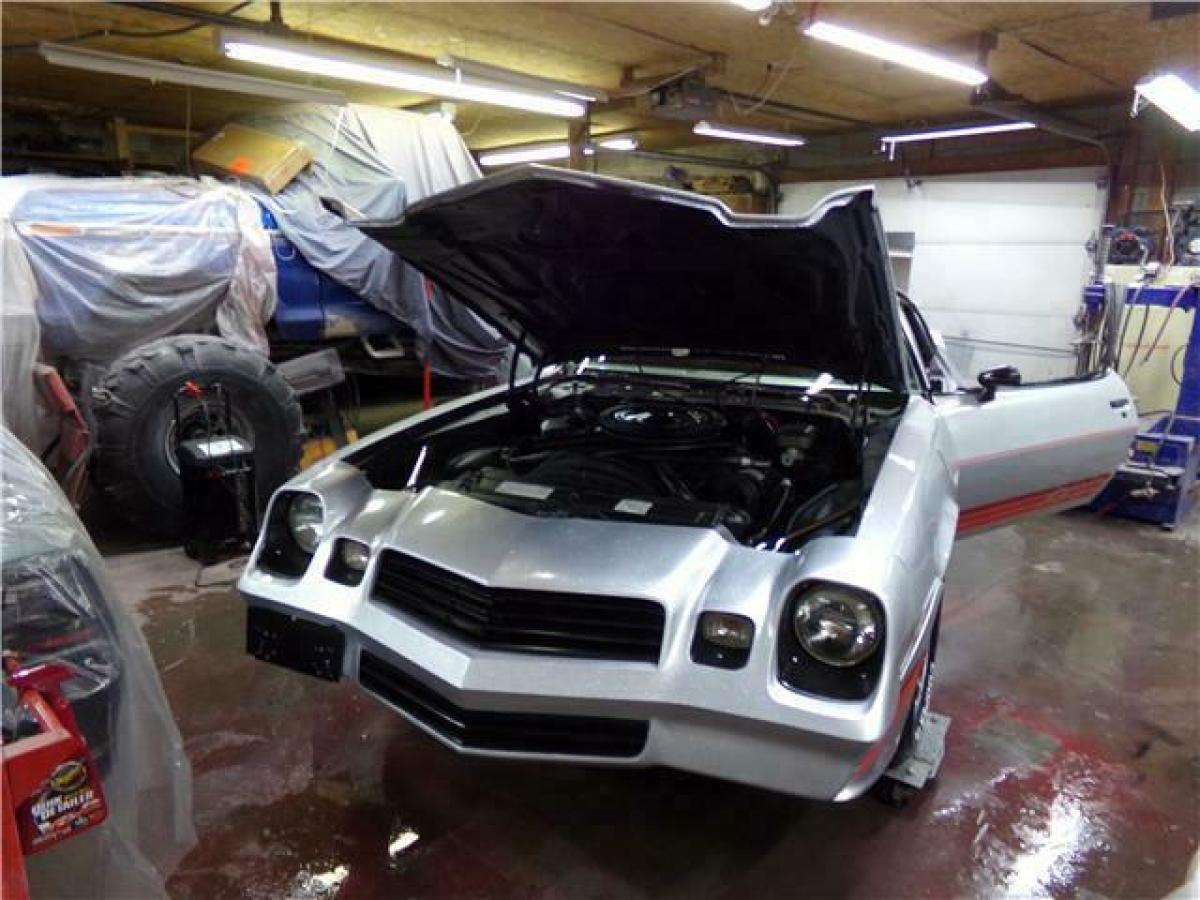 1981 chevy camaro 11,403 miles silver 350 automatic