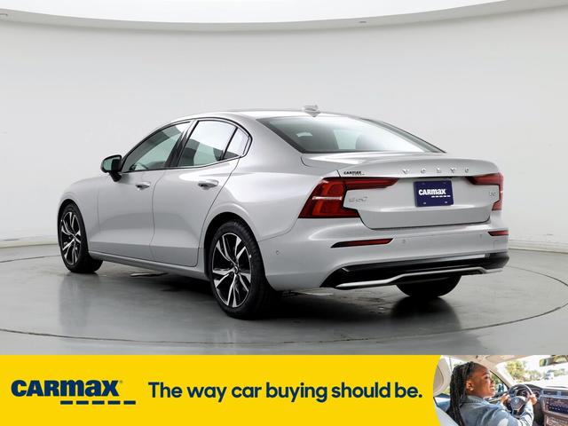 2024 volvo s60 b5 plus dark theme