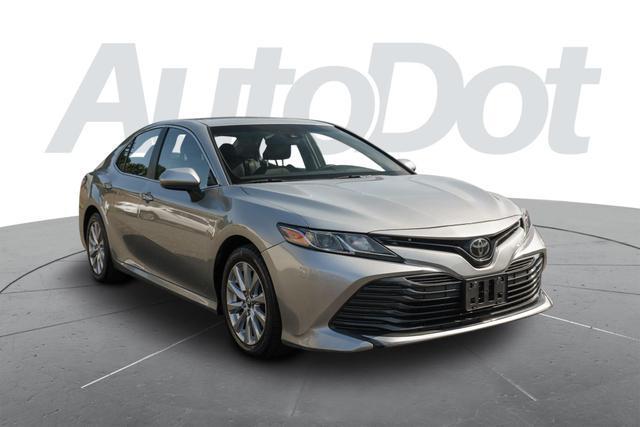 2018 toyota camry le
