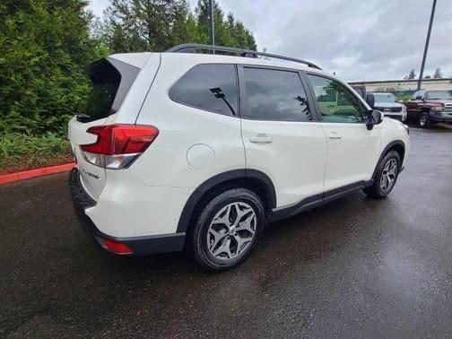 2020 subaru forester premium in gladstone, oregon
